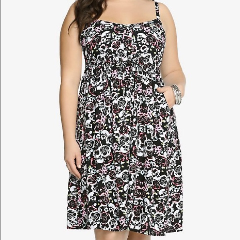 Torrid Floral skull dress w/pockets Size 2